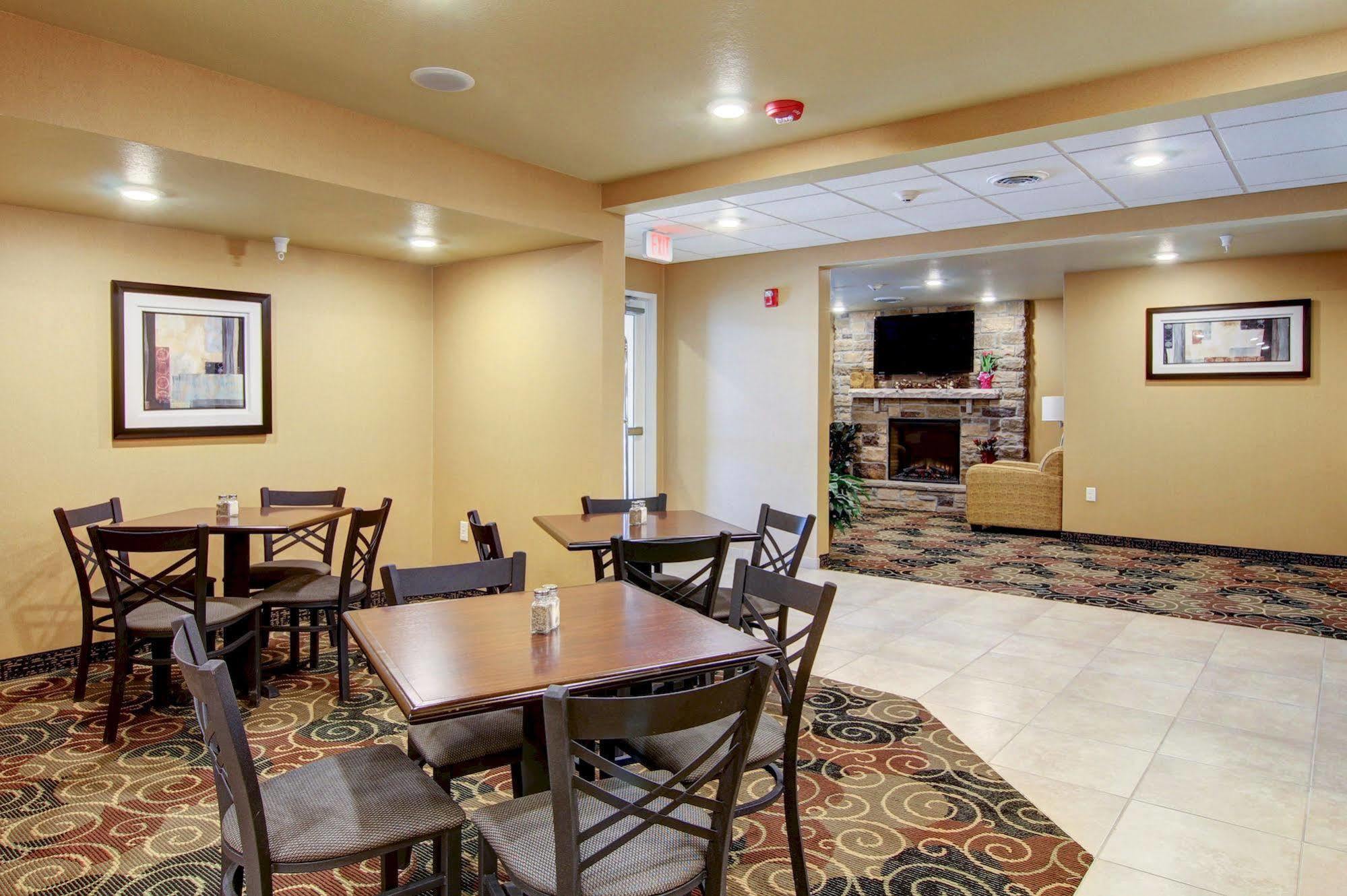 Cobblestone Inn & Suites Steele Luaran gambar